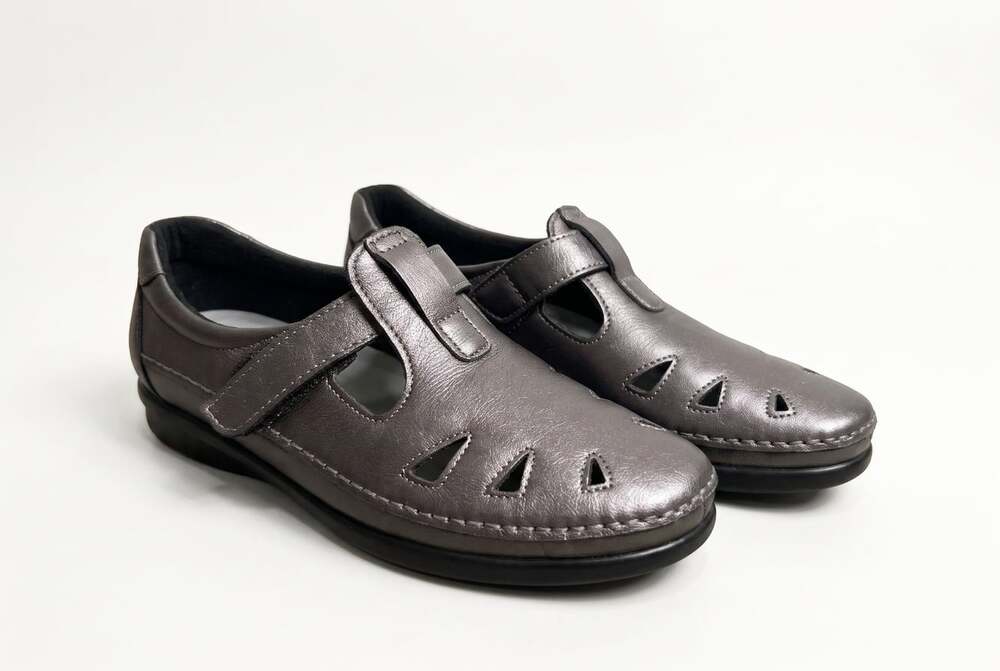 SAS Roamer Cutout Mary Jane Walking Shoes Metallic Pewter Gray Size 9.5 NARROW